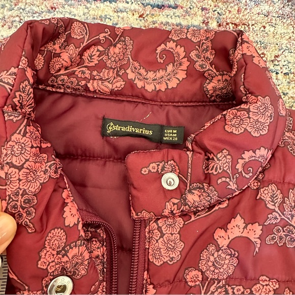 Stradivarius light puffer jacket with print size medium - Picture 7 of 9